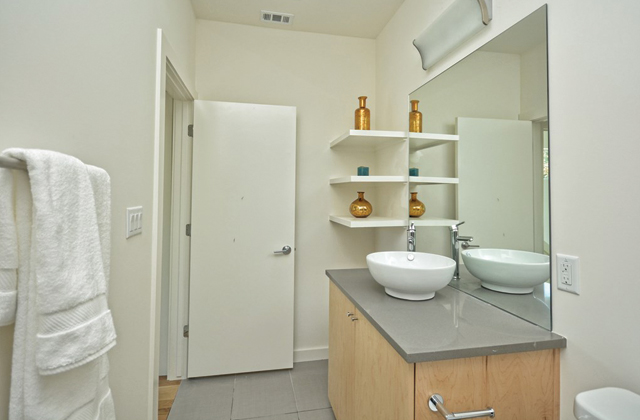 1302-2ndBath2
