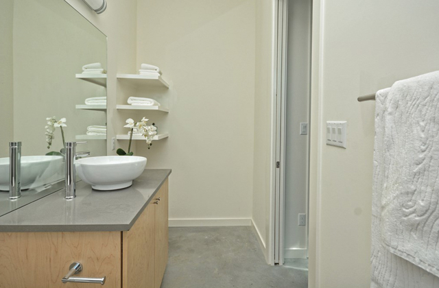 1302-3rdBath
