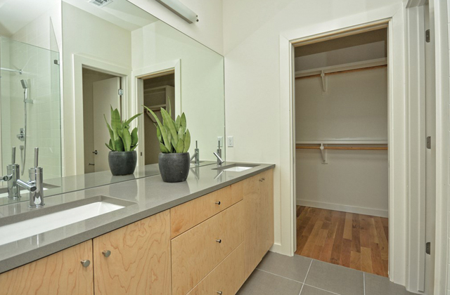 1302-masterBath