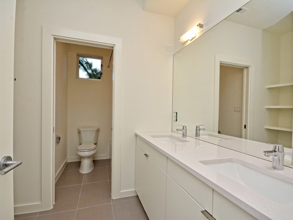 017_A-2nd Bathroom