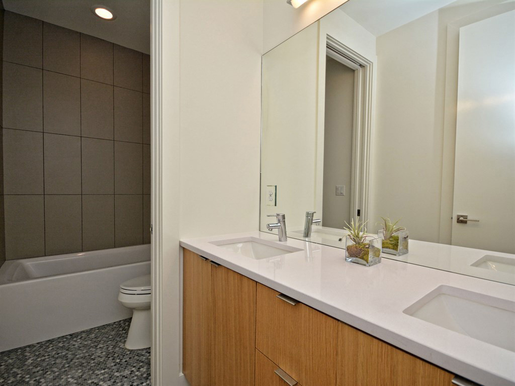 026_2nd Bathroom