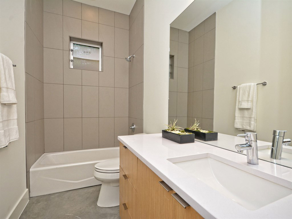 027_3rd Bathroom