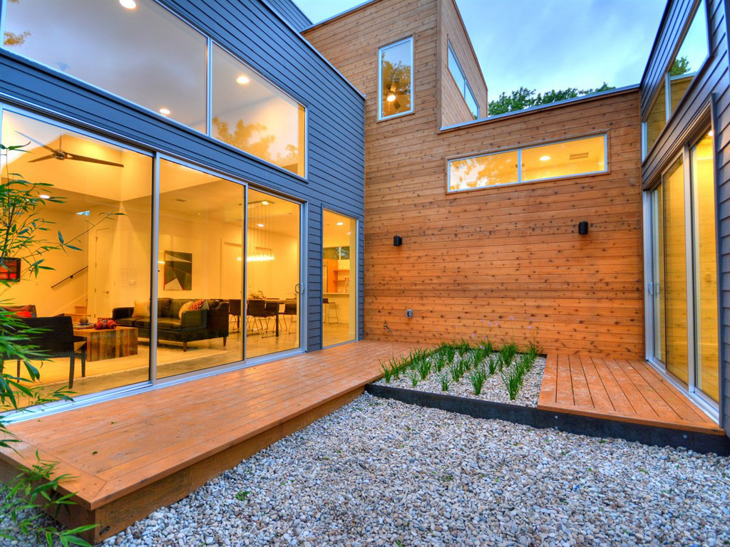 030_Deck-Courtyard