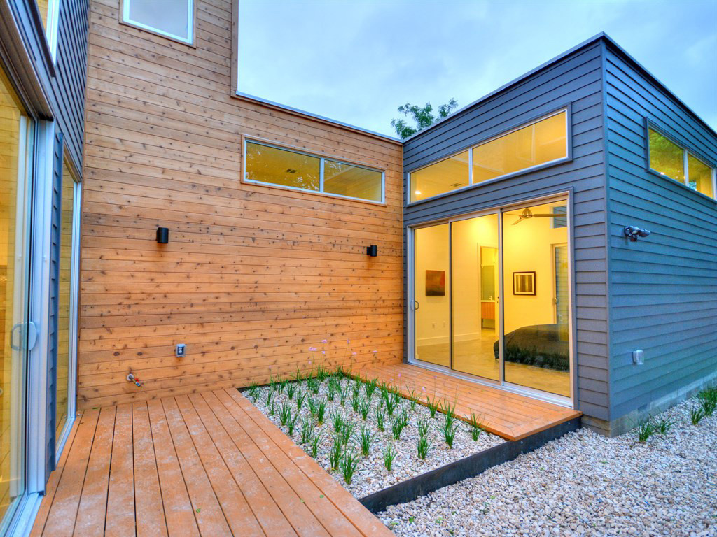 031_Deck-Courtyard2