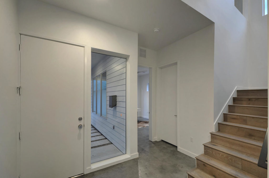 1900 Hether St-large-012-17-Foyer 02-1500x994-72dpi