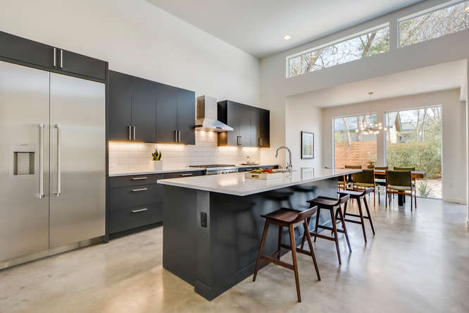 2110 Peach Tree St-small-011-8-Kitchen and Breakfast 01-666x444-72dpi
