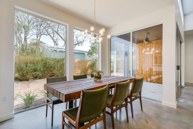 2110 Peach Tree St-small-012-9-Kitchen and Breakfast 02-666x445-72dpi