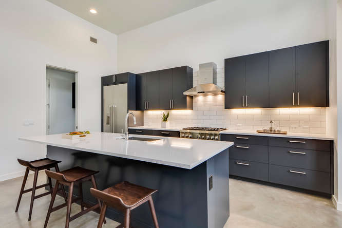 2110 Peach Tree St-small-014-14-Kitchen and Breakfast 04-666x445-72dpi