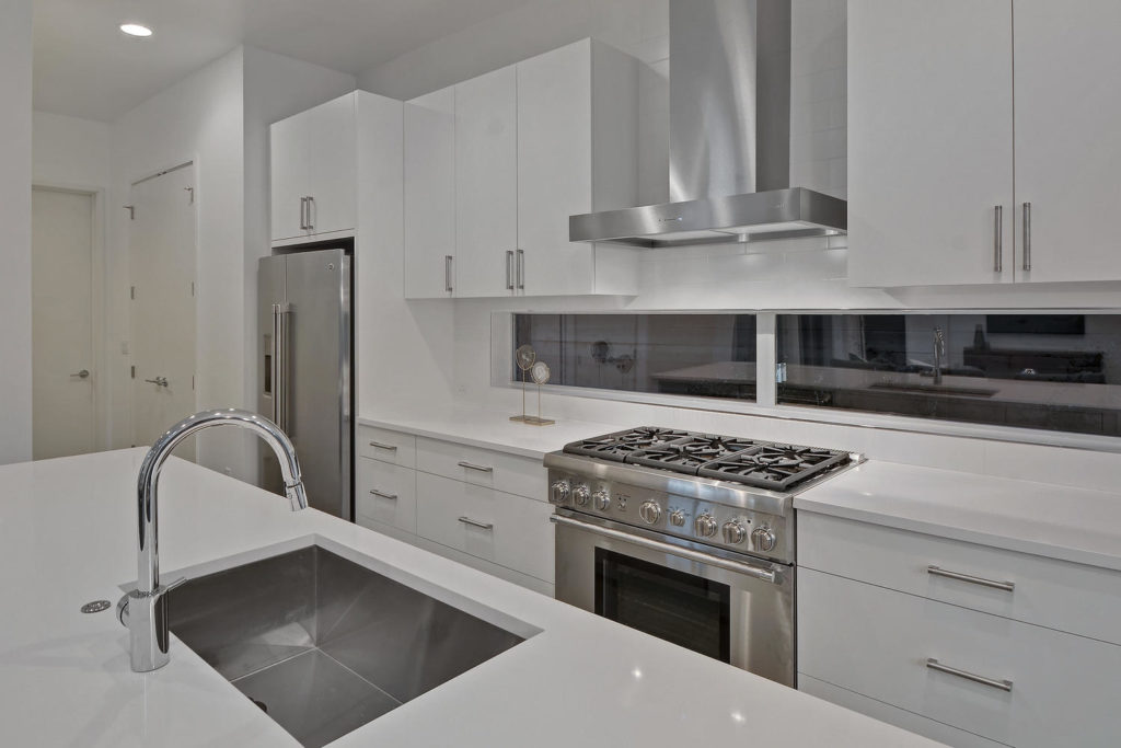 2205 Montclaire St-large-024-19-Kitchen and Breakfast 07-1499x1000-72dpi