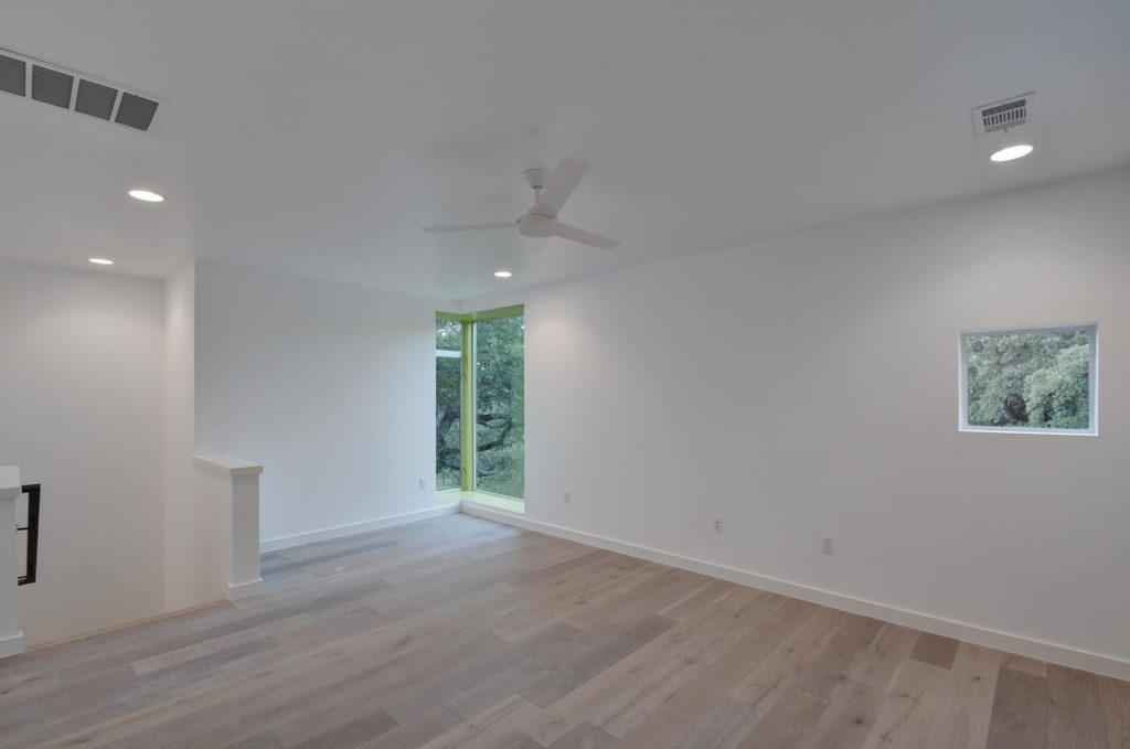 2205 Montclaire St-large-028-47-Living Up 01-1500x994-72dpi