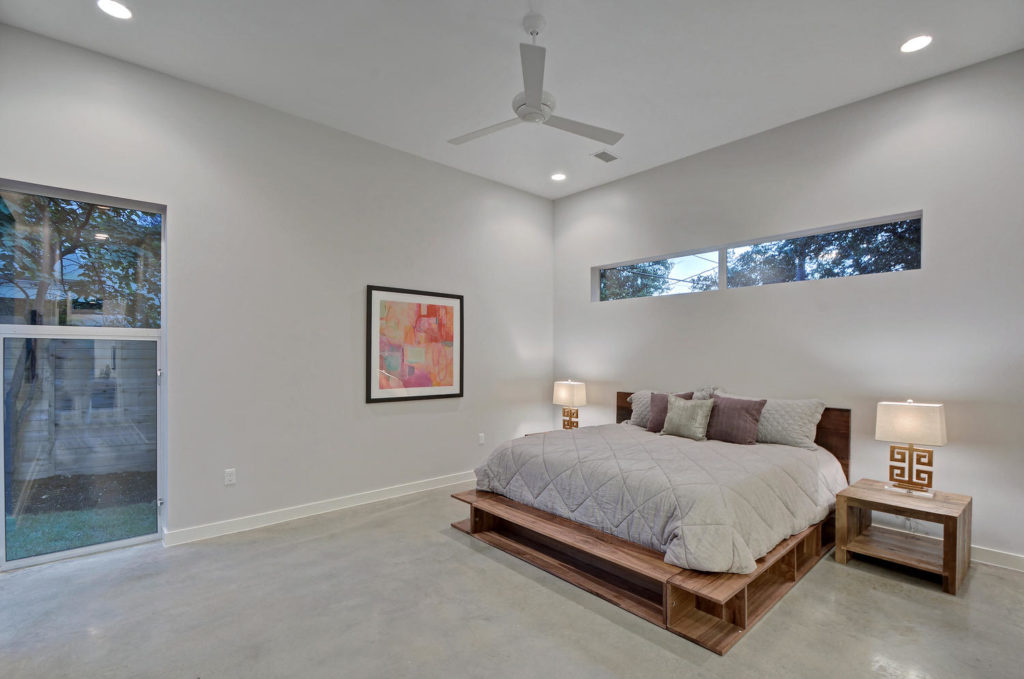 2205 Montclaire St-large-032-48-Master 01-1500x994-72dpi