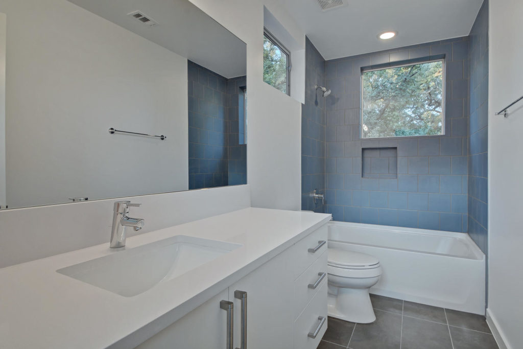 2205 Montclaire St-large-042-37-Other Bath 04-1500x1000-72dpi