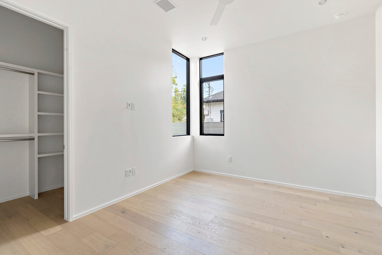5608 Woodview Residence