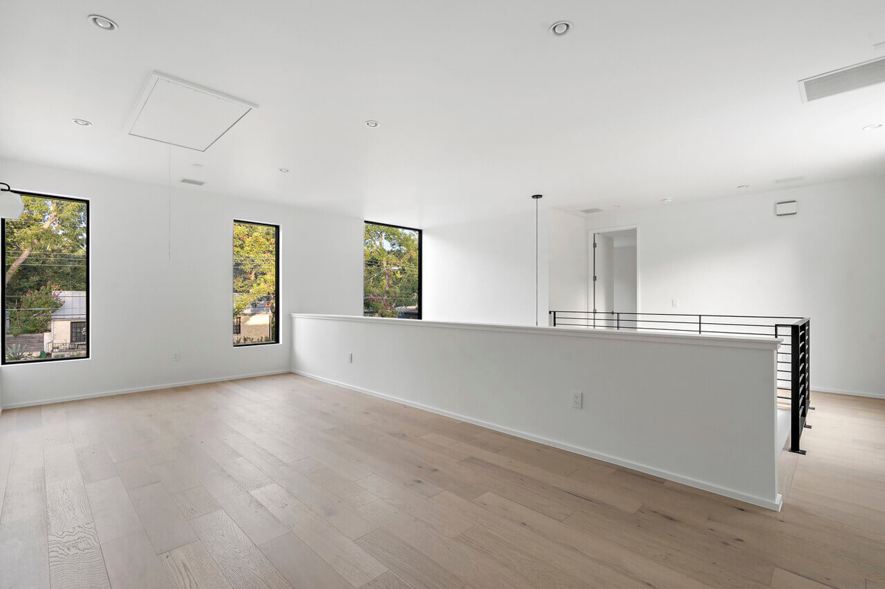 5608 Woodview Residence