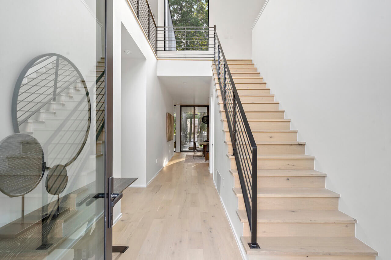5608 Woodview Residence